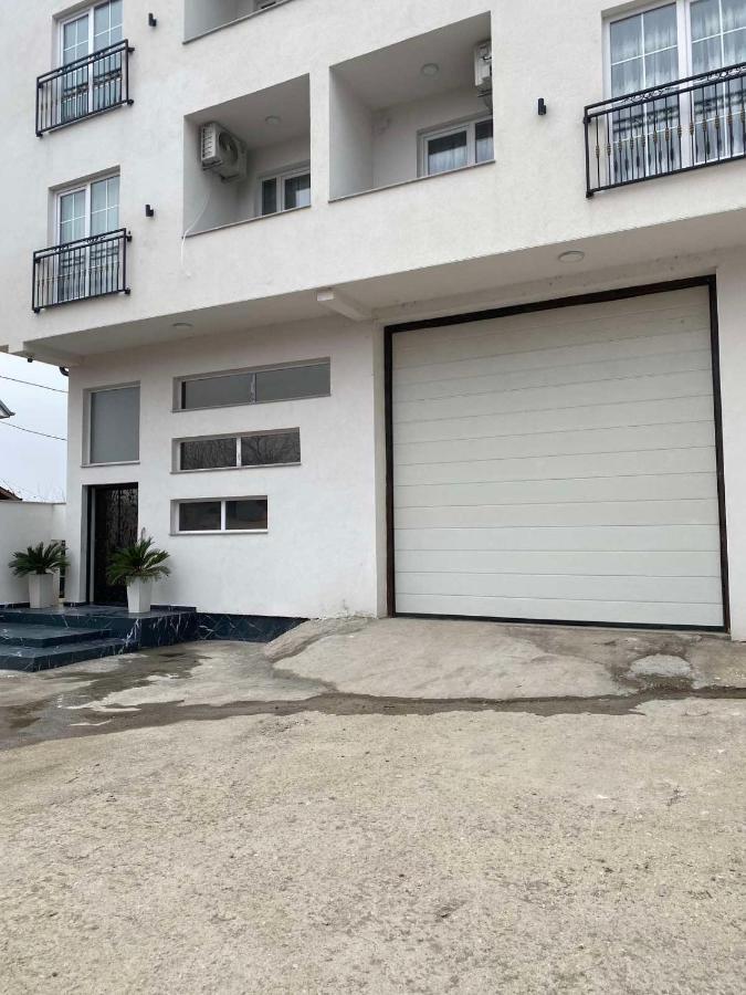 White Apartments Kosovo Polje Buitenkant foto