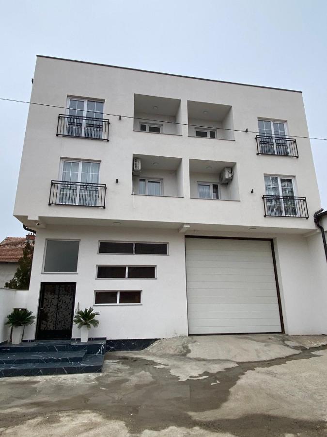 White Apartments Kosovo Polje Buitenkant foto