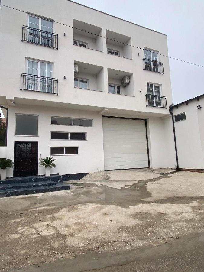 White Apartments Kosovo Polje Buitenkant foto