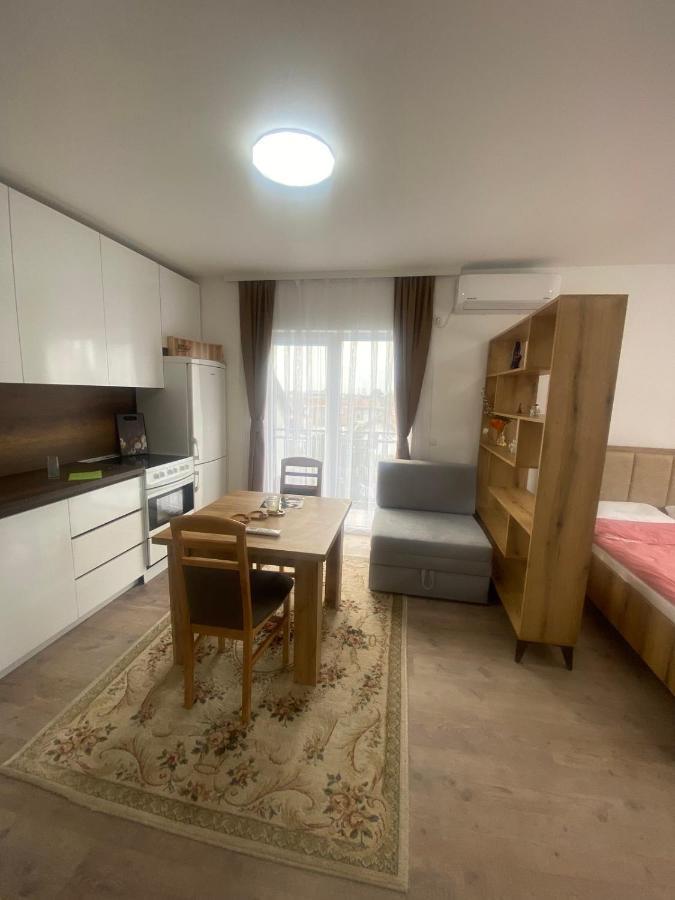 White Apartments Kosovo Polje Buitenkant foto