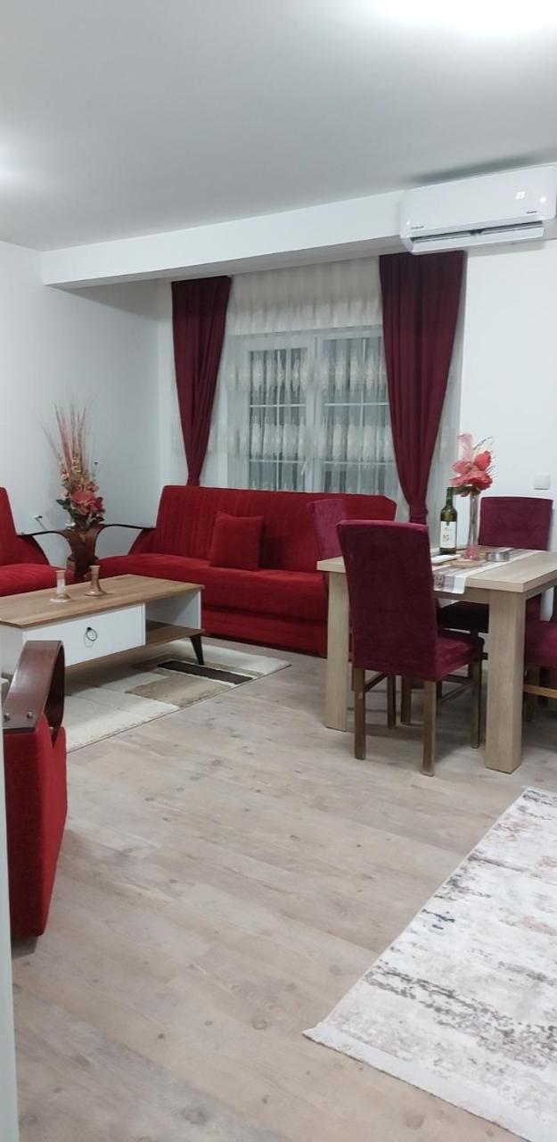 White Apartments Kosovo Polje Kamer foto